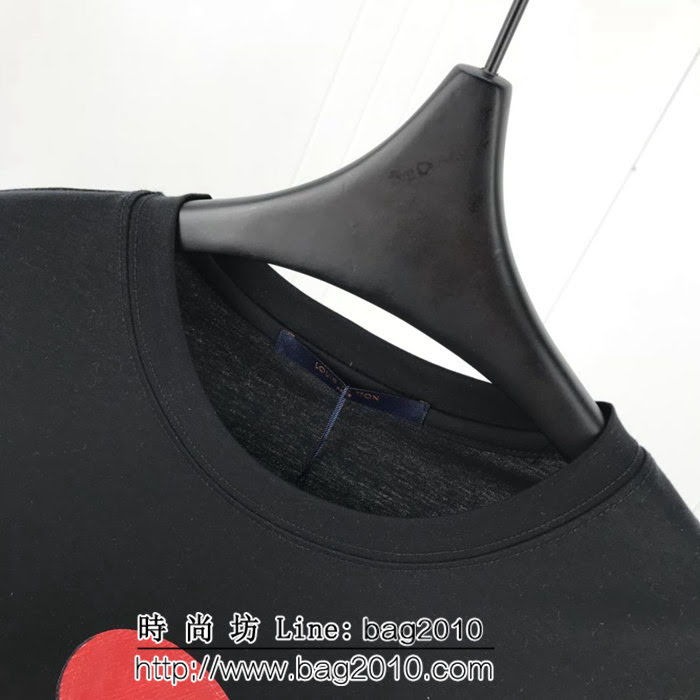 LV路易威登 Lv X SuP聯名款 19早春新款 太陽花趣味公仔印花 絲光棉短袖 情侶款 ydi1970